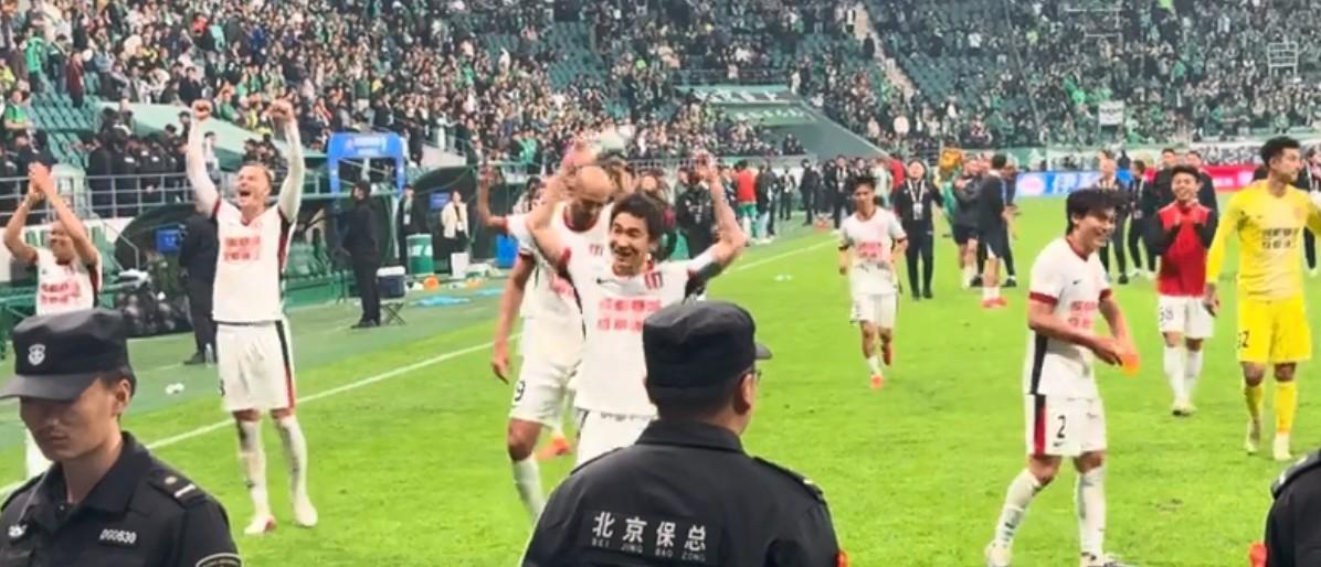 hth-韦世豪社媒庆祝赢球：这就是成都，永不放弃，团队的力量